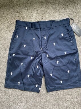 Walter Hagen Navy Blue Embroidered Trophy-Pattern Shorts size 34 waist